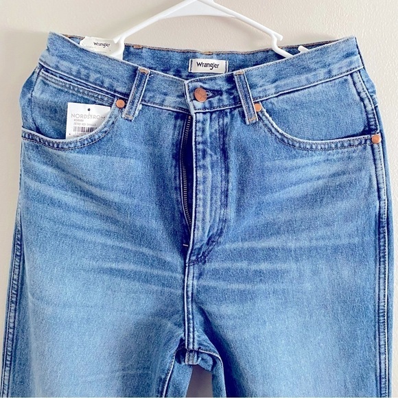NWT Wrangler vintage high waisted distressed jeans - Picture 4 of 8
